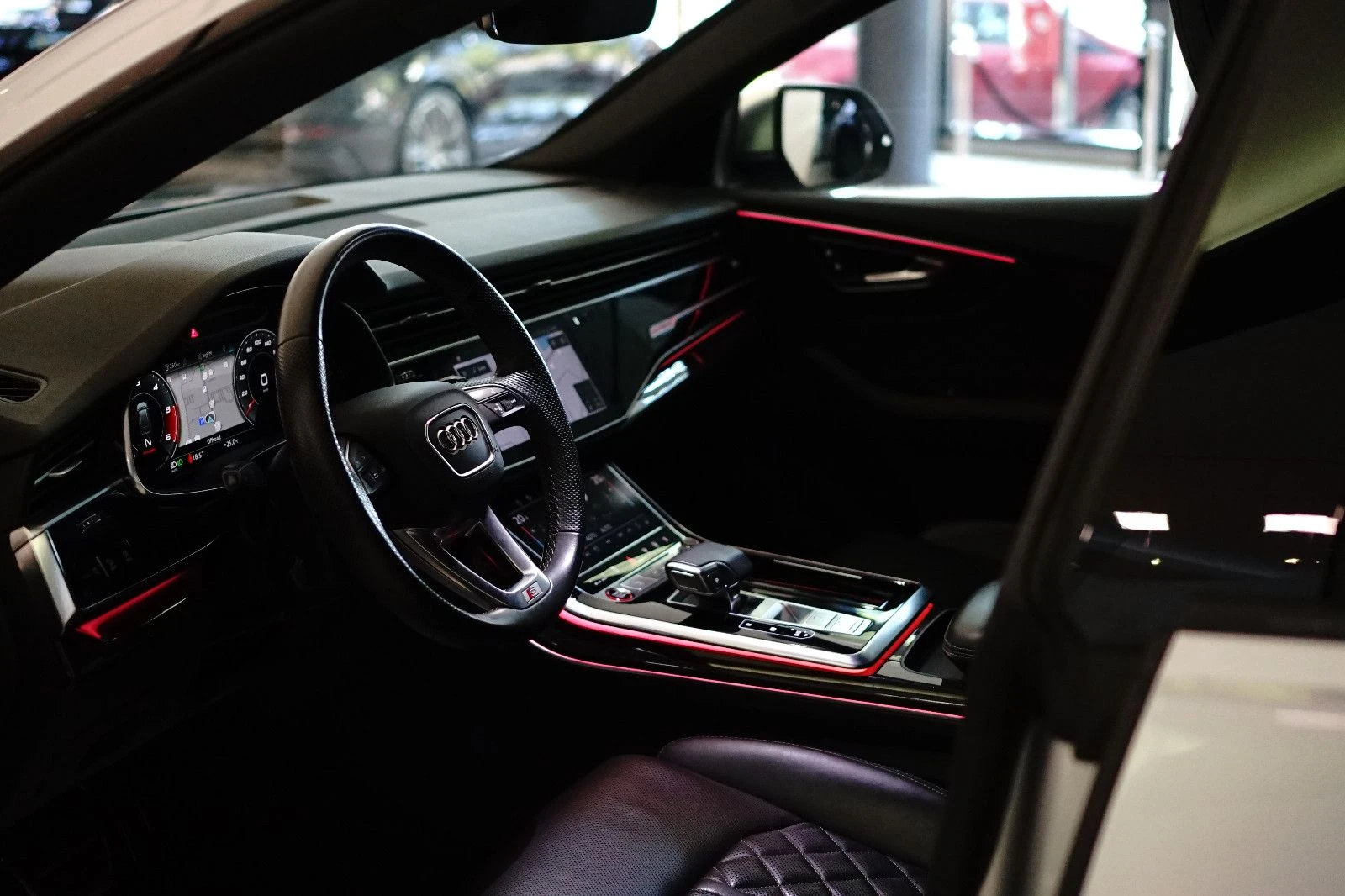 Audi SQ8 4.0/RSPACK/435HP/ACC/MEMORY/B&O/PANO/AMBI/CAM/153f - изображение 9