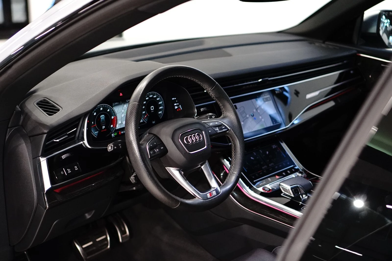 Audi SQ8 4.0/RSPACK/435HP/ACC/MEMORY/B&O/PANO/AMBI/CAM/153f - изображение 8