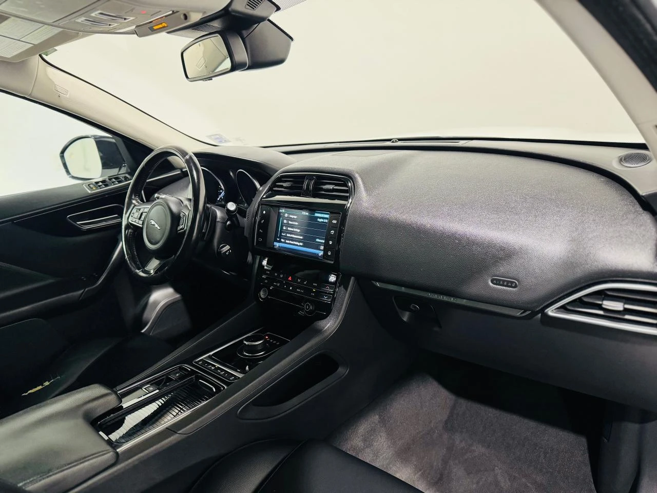 Jaguar F-PACE 25T AWD / PREMIUM  | Mobile.bg   15