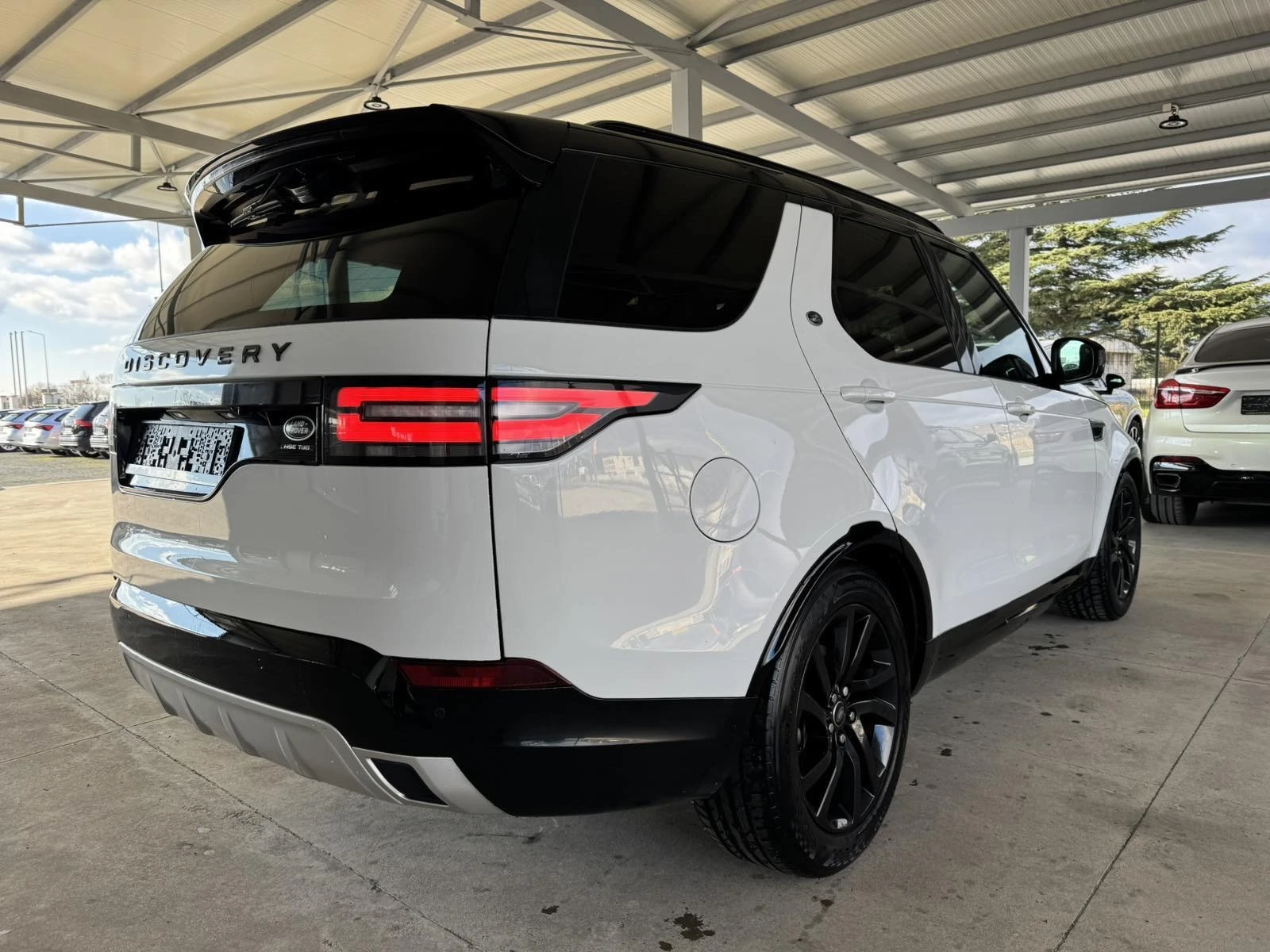 Land Rover Discovery 3.0D HSE LUXURY R DYNAMIC, снимка 5 - Автомобили и джипове - 53717604