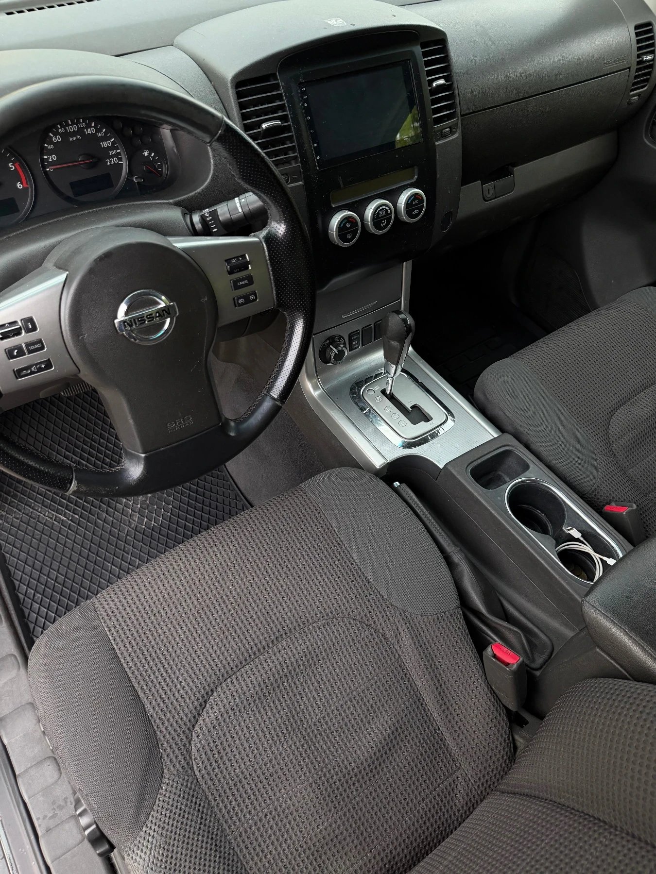 Nissan Navara 2.5 TDCi Автомат 190к.с., снимка 8 - Автомобили и джипове - 54611301