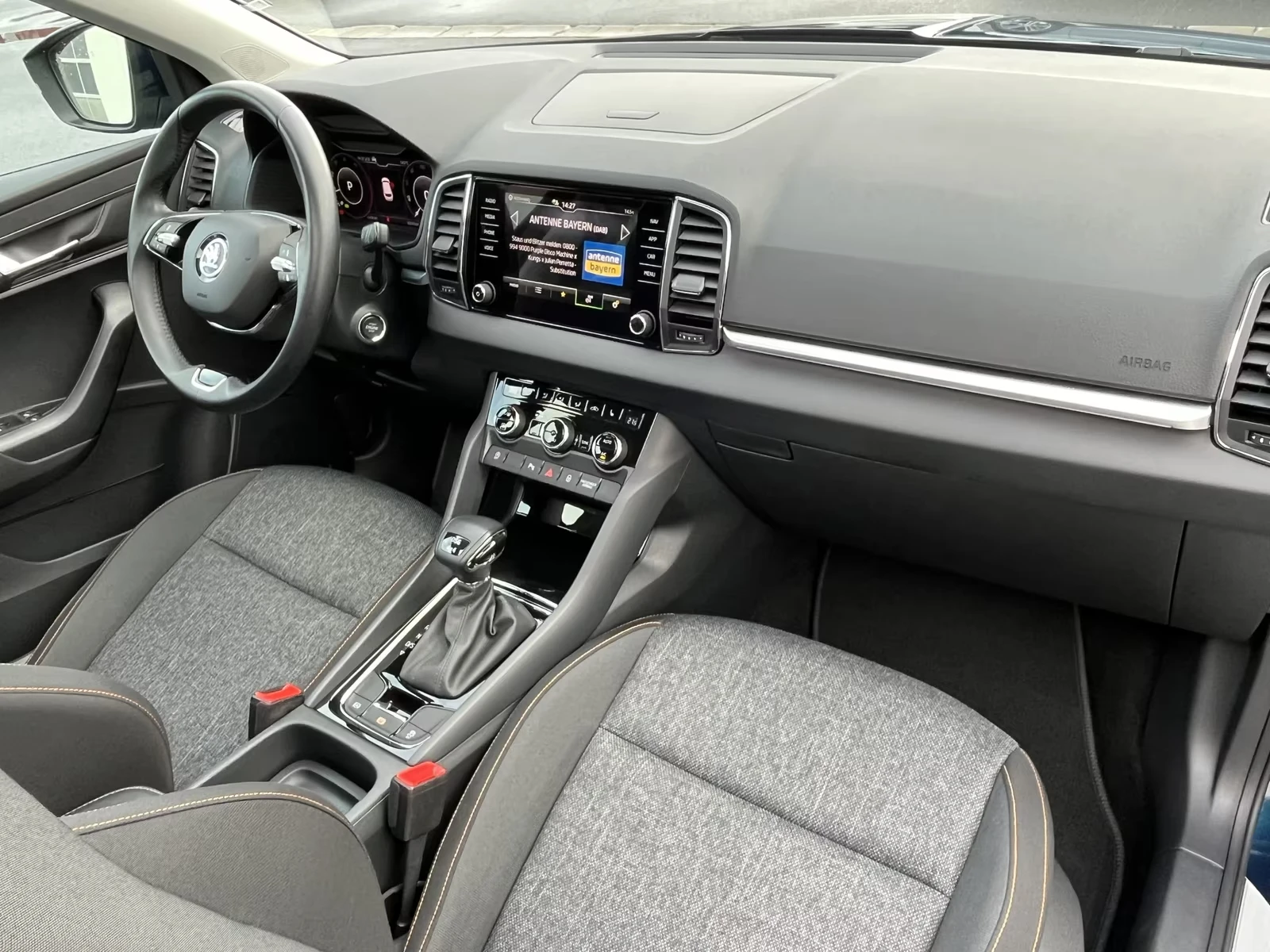 Skoda Karoq 🔥2.0TDI/150кс4x4/DSG| Панорама| Virtual Co, снимка 10 - Автомобили и джипове - 54955372