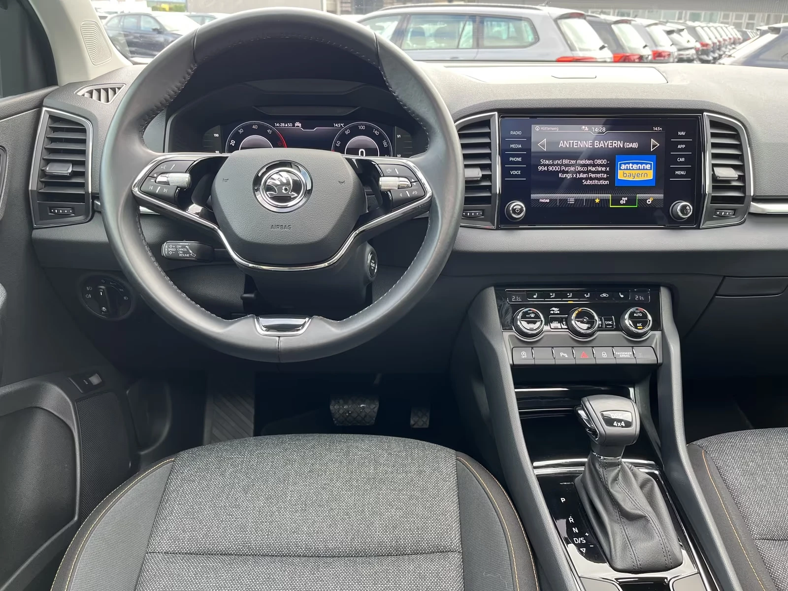 Skoda Karoq 🔥2.0TDI/150кс4x4/DSG| Панорама| Virtual Co, снимка 11 - Автомобили и джипове - 54955372