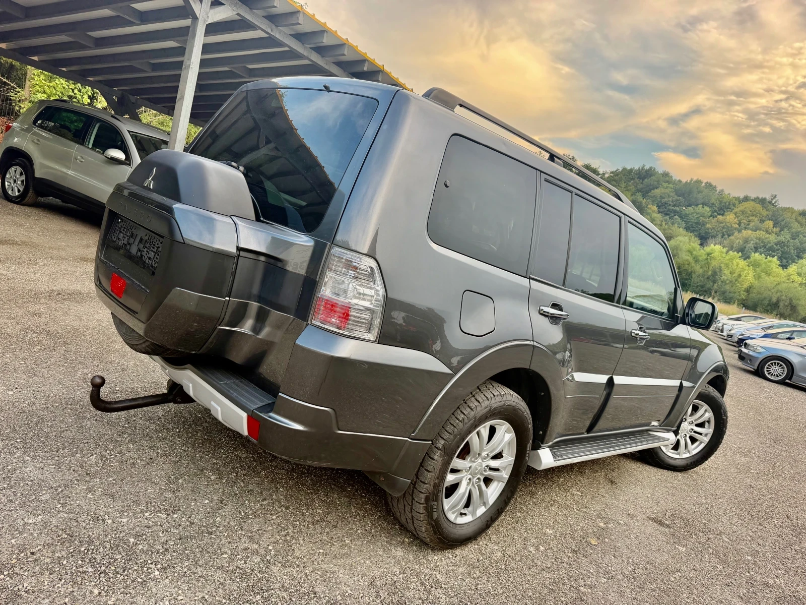 Mitsubishi Pajero 3.2DID* AUTOMAT* FULL* REALNI KM* , снимка 4 - Автомобили и джипове - 55797311
