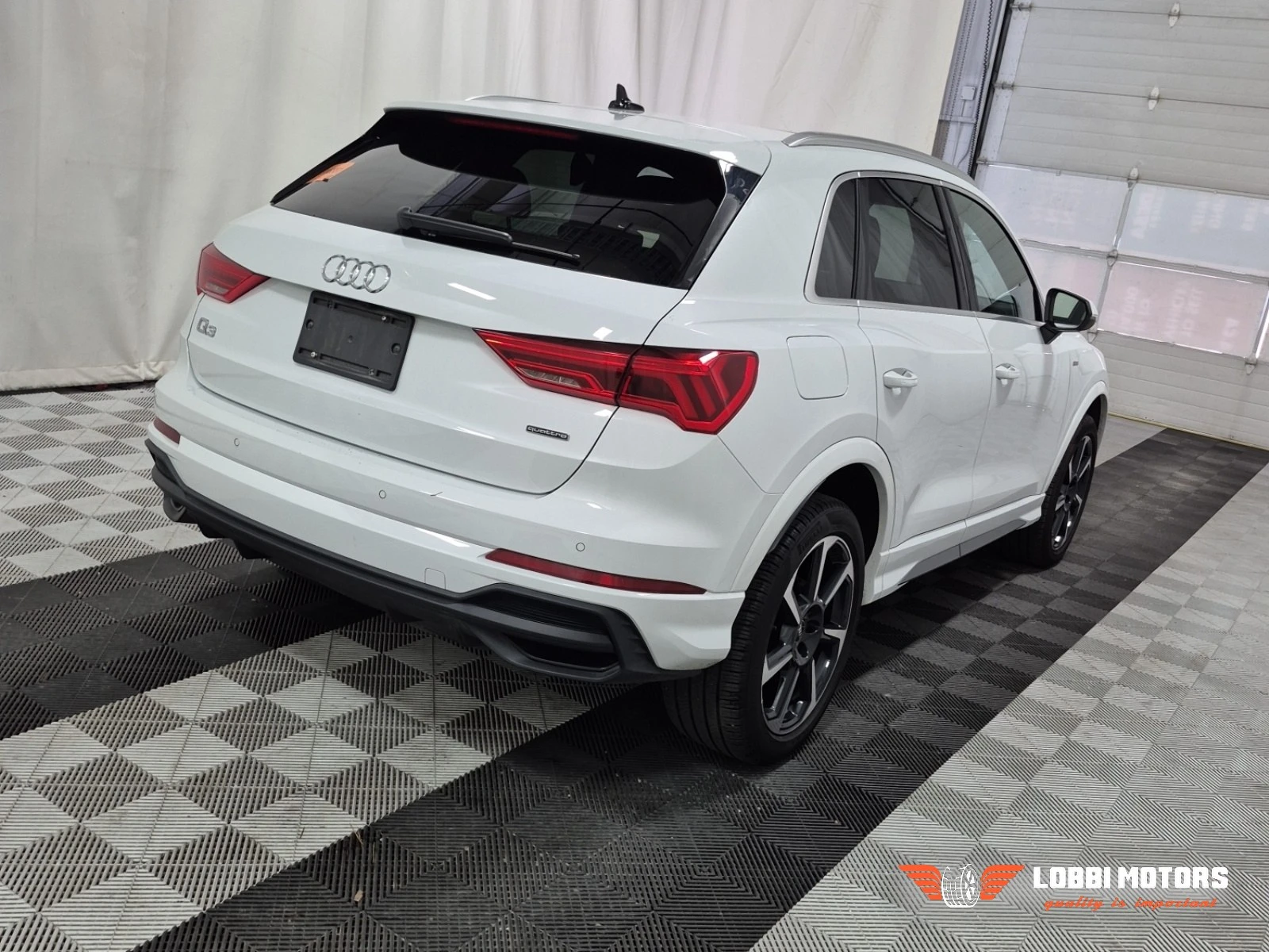 Audi Q3, снимка 3 - Автомобили и джипове - 55928430