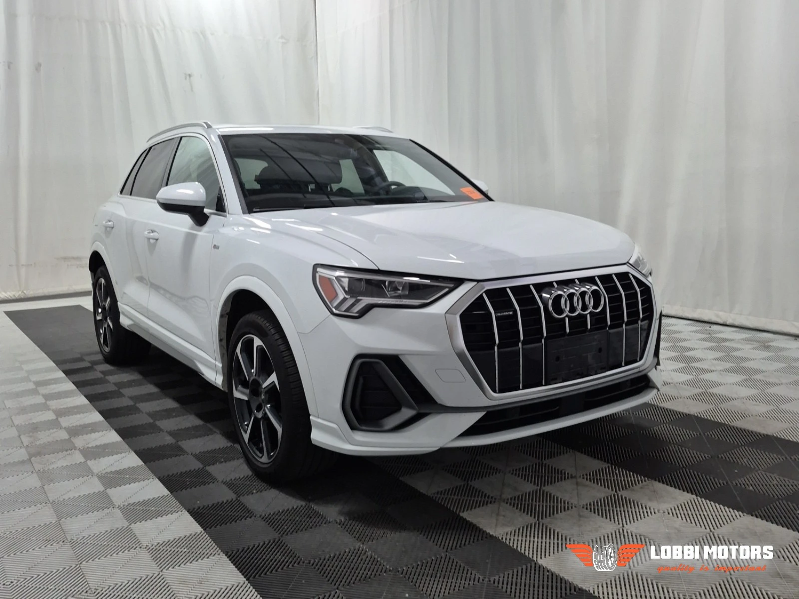 Audi Q3, снимка 2 - Автомобили и джипове - 55928430
