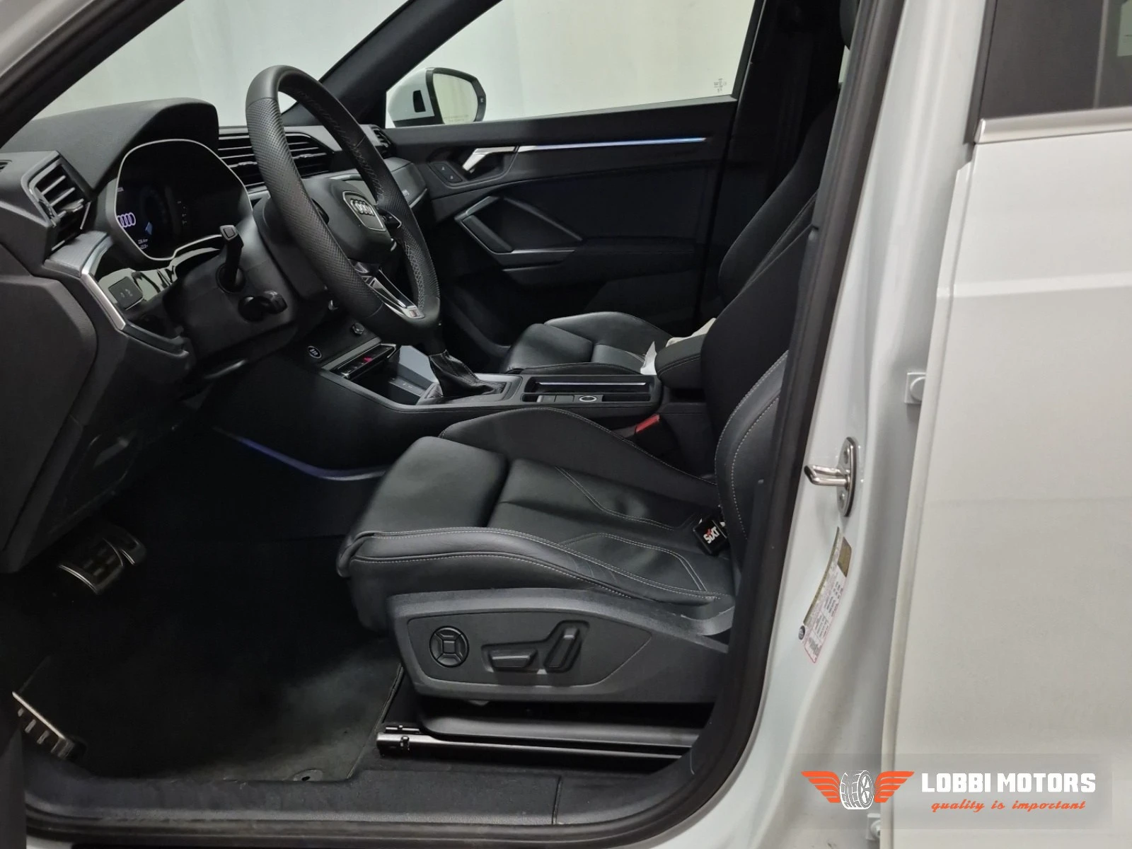 Audi Q3, снимка 5 - Автомобили и джипове - 55928430