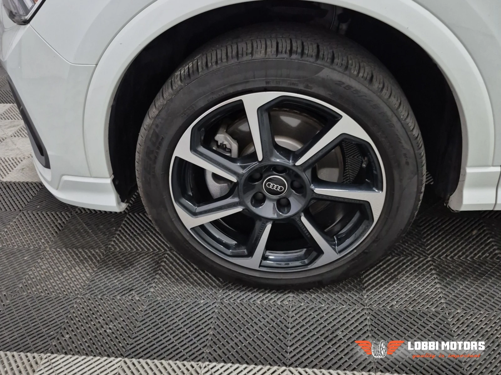 Audi Q3, снимка 6 - Автомобили и джипове - 55928430