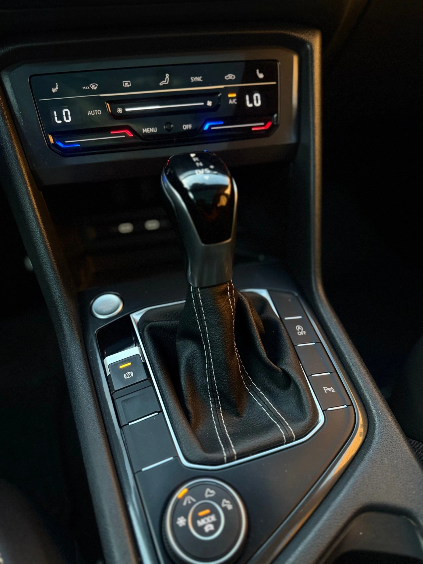 VW Tiguan Comfortline R-Line Black 4MOTION, снимка 9 - Автомобили и джипове - 56070466