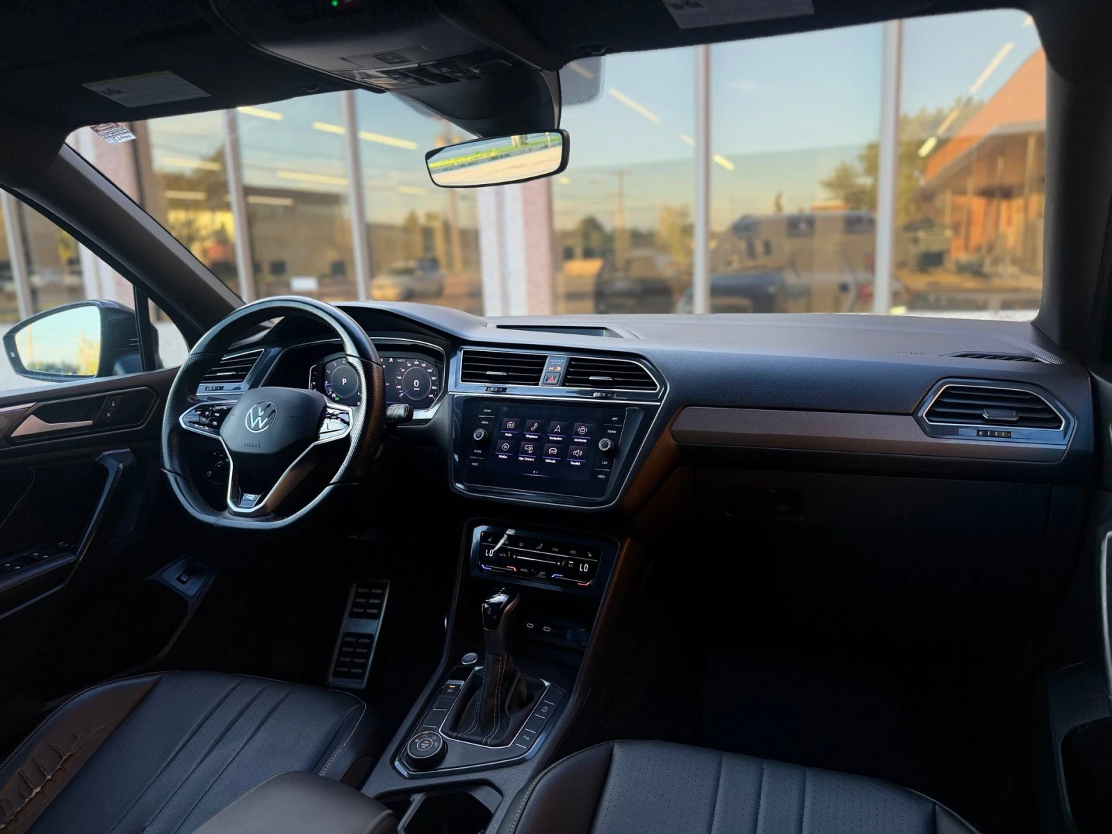 VW Tiguan Comfortline R-Line Black 4MOTION, снимка 14 - Автомобили и джипове - 56070466