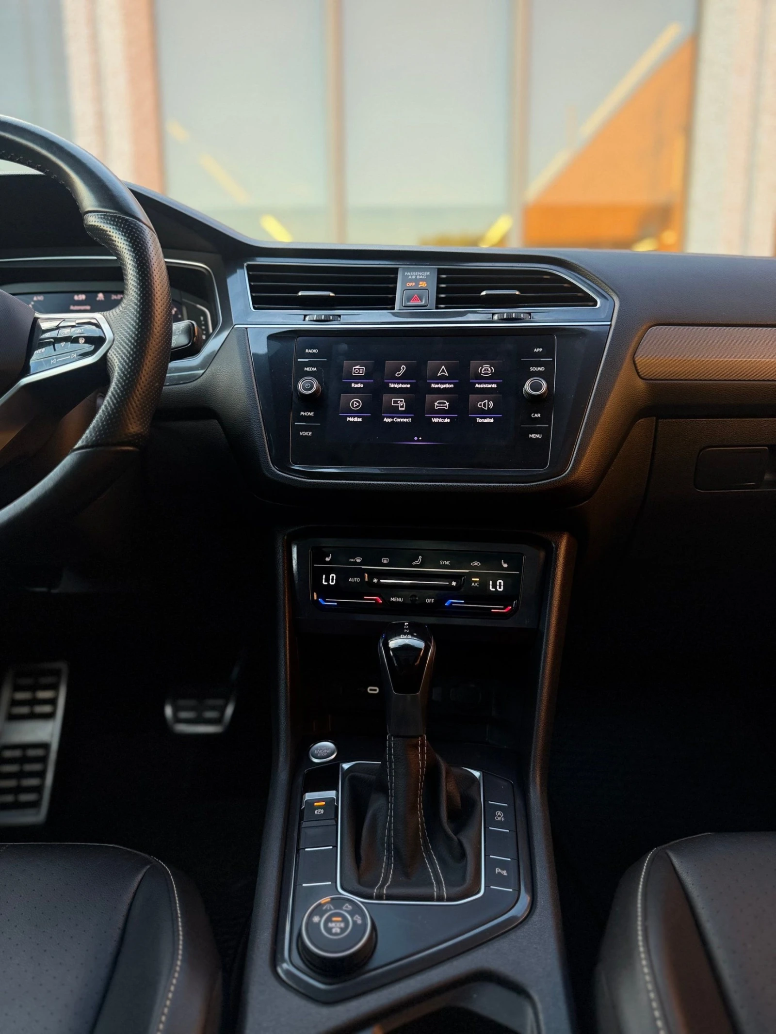 VW Tiguan Comfortline R-Line Black 4MOTION, снимка 8 - Автомобили и джипове - 56070466