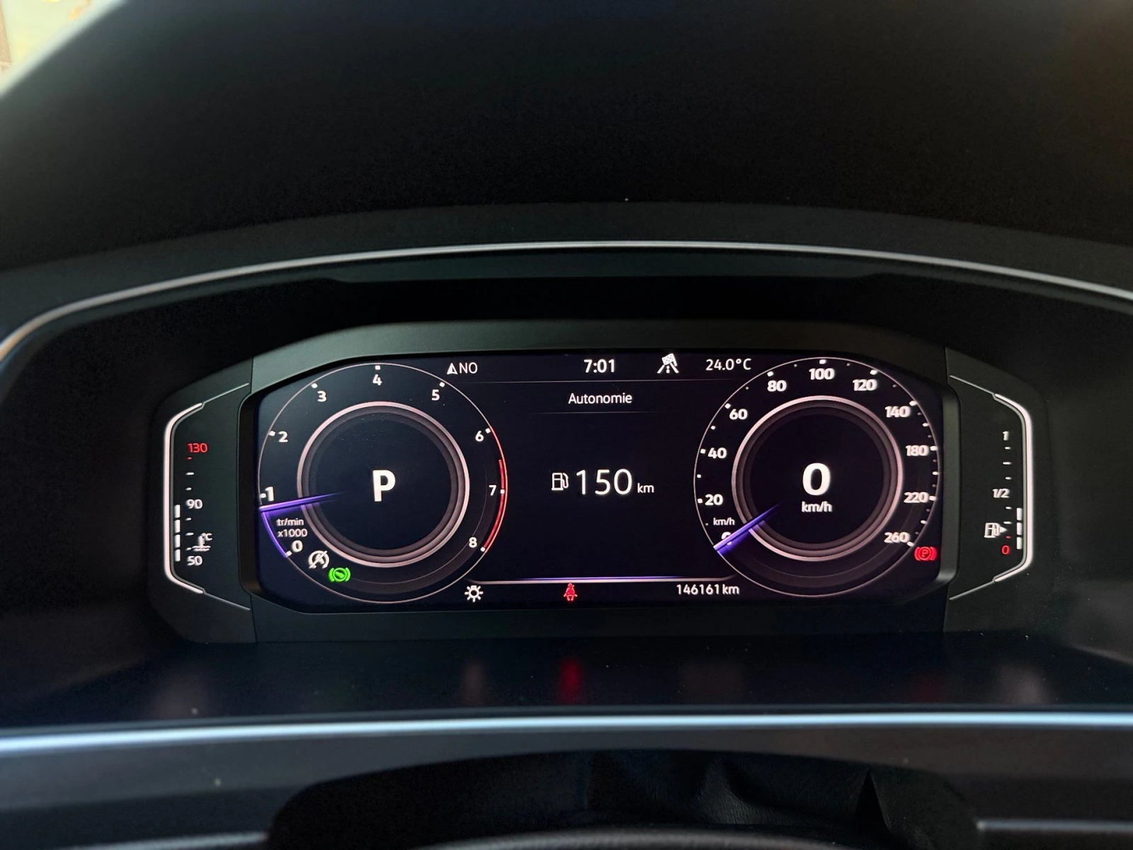 VW Tiguan Comfortline R-Line Black 4MOTION, снимка 15 - Автомобили и джипове - 56070466