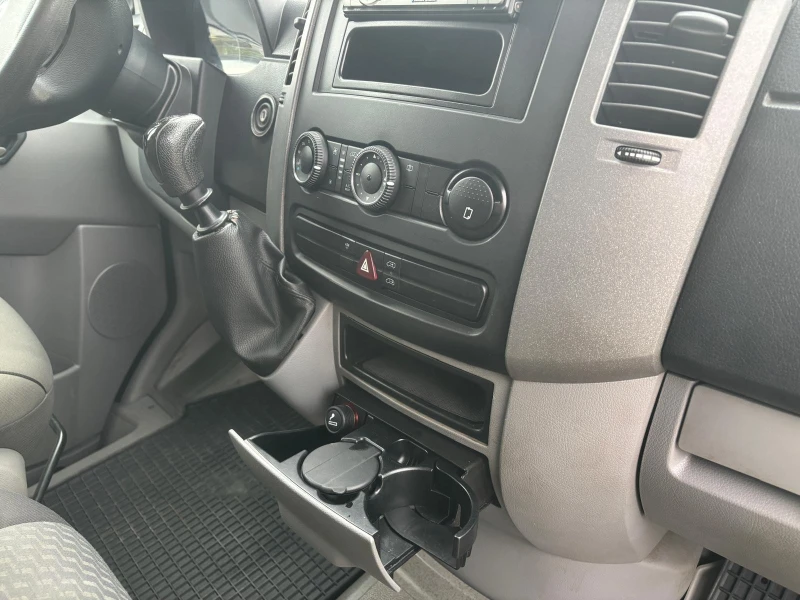 VW Crafter 2.5 Tdi, снимка 16 - Бусове и автобуси - 48704896