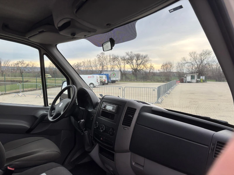 VW Crafter 2.5 Tdi, снимка 12 - Бусове и автобуси - 48704896