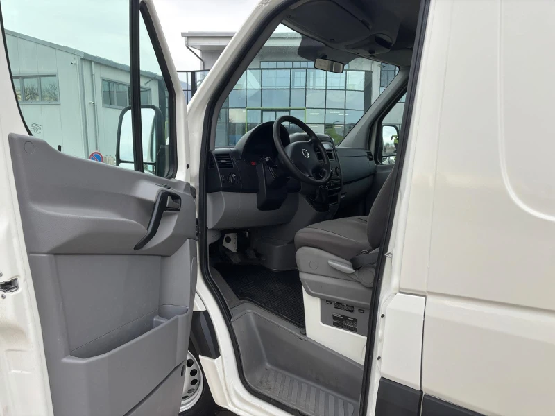 VW Crafter 2.5 Tdi, снимка 14 - Бусове и автобуси - 48704896