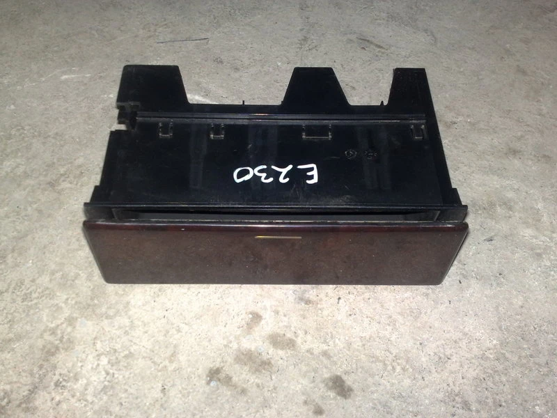 Жабка за Мерцедес Е230 98г.