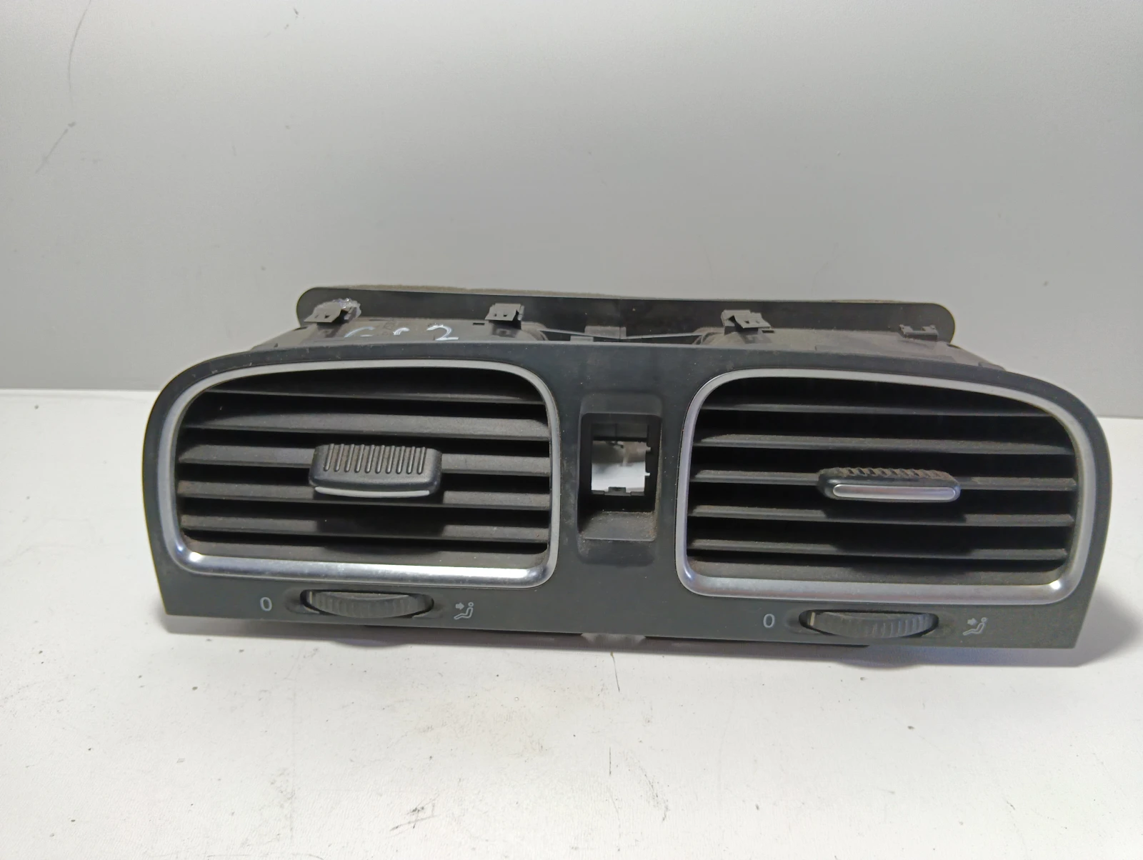 духалка средна 5K0819728N 5K0815735D VW Golf