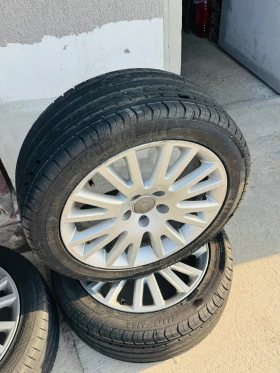        235/45R17