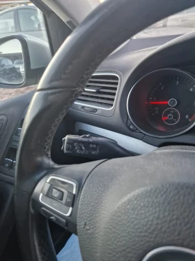 VW Golf КАТО НОВ, снимка 10 - Автомобили и джипове - 53539290