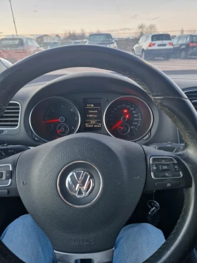 VW Golf КАТО НОВ, снимка 11 - Автомобили и джипове - 53539290