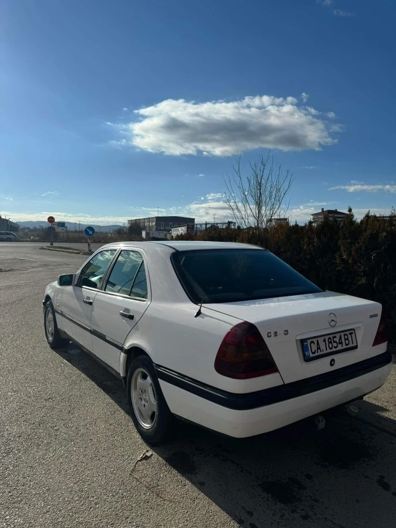 Mercedes-Benz C 220, снимка 2 - Автомобили и джипове - 47654285