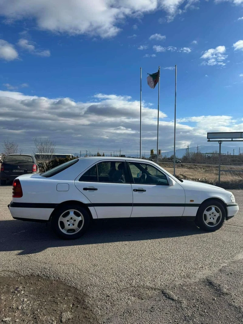 Mercedes-Benz C 220, снимка 4 - Автомобили и джипове - 47654285