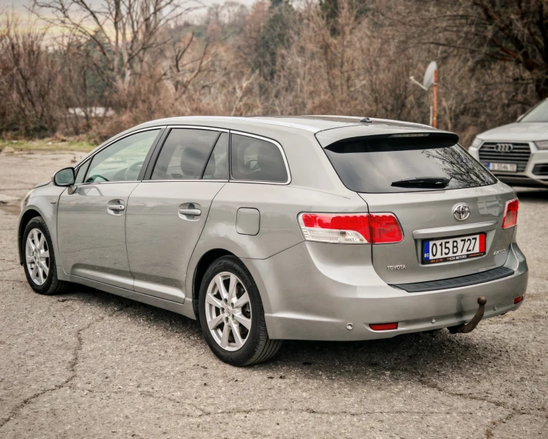 Toyota Avensis 2.2 КОЖА/КАМЕРА/НАВИ/ПАНОРАМА, снимка 5 - Автомобили и джипове - 48783948