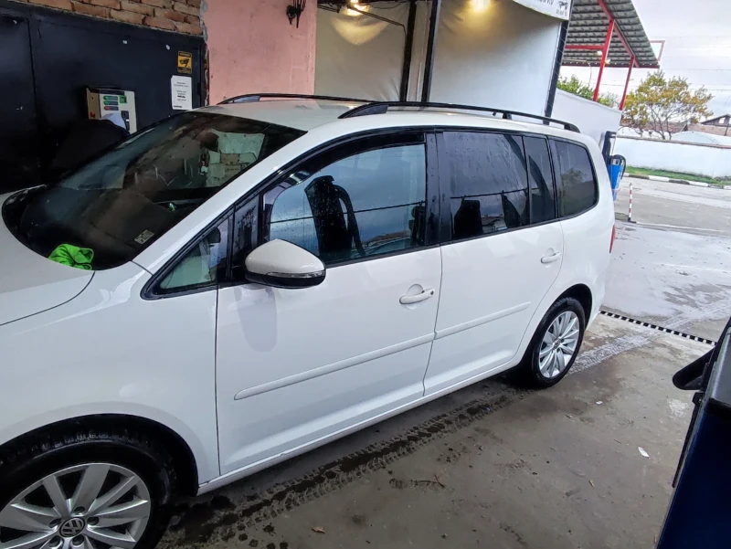 VW Touran 1.6 TDI, снимка 3 - Автомобили и джипове - 52047465