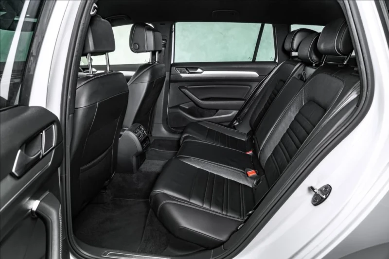 VW Passat 148 000km! R-LINE// ГАРАНЦИЯ// ВЪРНАТ ОТ ЛИЗИНГ// , снимка 9 - Автомобили и джипове - 51360302