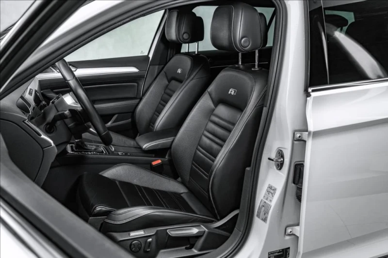 VW Passat 148 000km! R-LINE// ГАРАНЦИЯ// ВЪРНАТ ОТ ЛИЗИНГ// , снимка 7 - Автомобили и джипове - 51360302