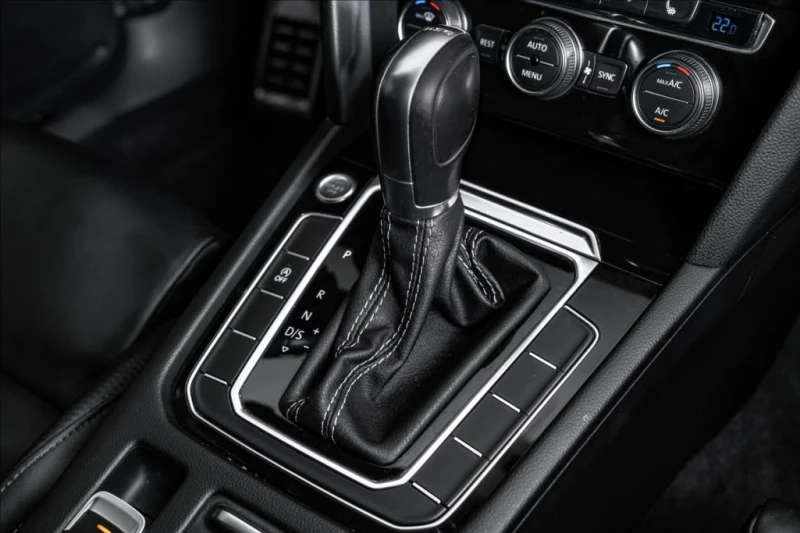 VW Passat 148 000km! R-LINE// ГАРАНЦИЯ// ВЪРНАТ ОТ ЛИЗИНГ// , снимка 11 - Автомобили и джипове - 51360302