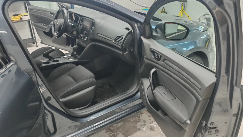 Renault Megane, снимка 10 - Автомобили и джипове - 52094728
