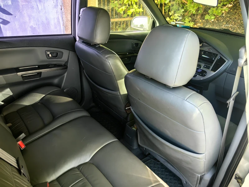 Kia Carens, снимка 8 - Автомобили и джипове - 51755148