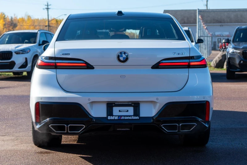 BMW 760 Swarovski* Mineral White Metallic, снимка 6 - Автомобили и джипове - 52371026