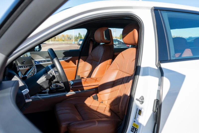 BMW 760 Swarovski* Mineral White Metallic, снимка 8 - Автомобили и джипове - 52371026
