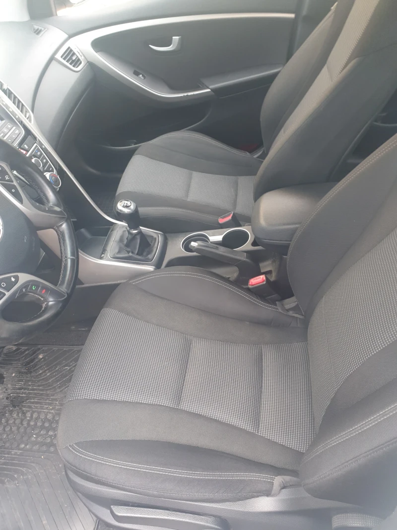 Hyundai I30 1.6 , снимка 13 - Автомобили и джипове - 52502918