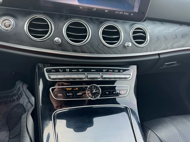 Mercedes-Benz E 300 4 MATIC * АвтоКредит(ЦЕНА ДО БГ), снимка 9 - Автомобили и джипове - 53599472