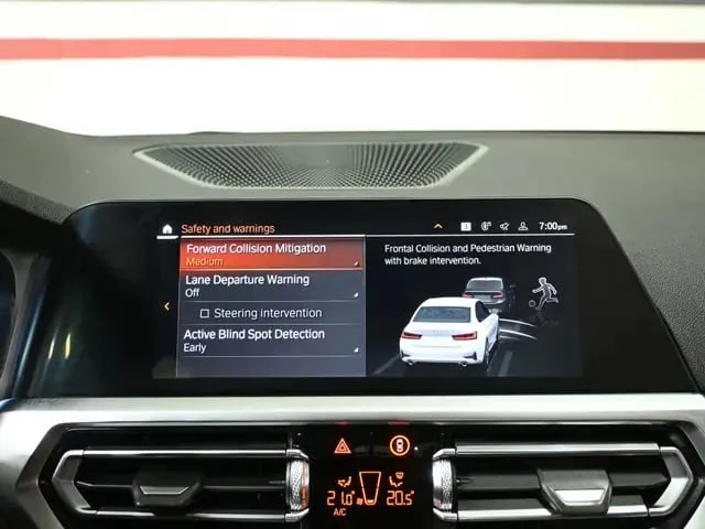 BMW 330 xDrive / AWD / ШИБИДАХ / ПОДГРЕВИ / CARFAX , снимка 16 - Автомобили и джипове - 53298944