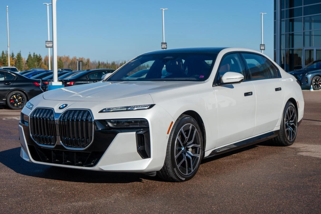 BMW 760 Swarovski* Mineral White Metallic, снимка 1