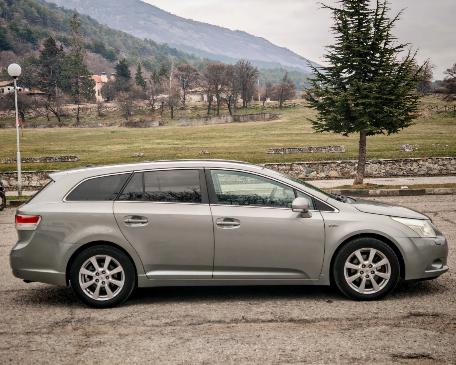 Toyota Avensis 2.2 КОЖА/КАМЕРА/НАВИ/ПАНОРАМА - изображение 8