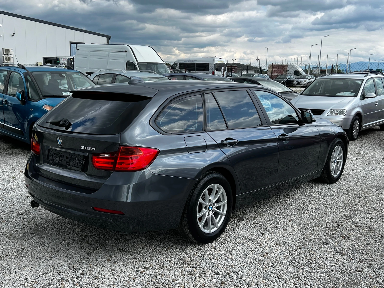 BMW 316 ЛИЗИНГ-НАВИГАЦИЯ-ТОП СЪСТОЯНИЕ - изображение 4
