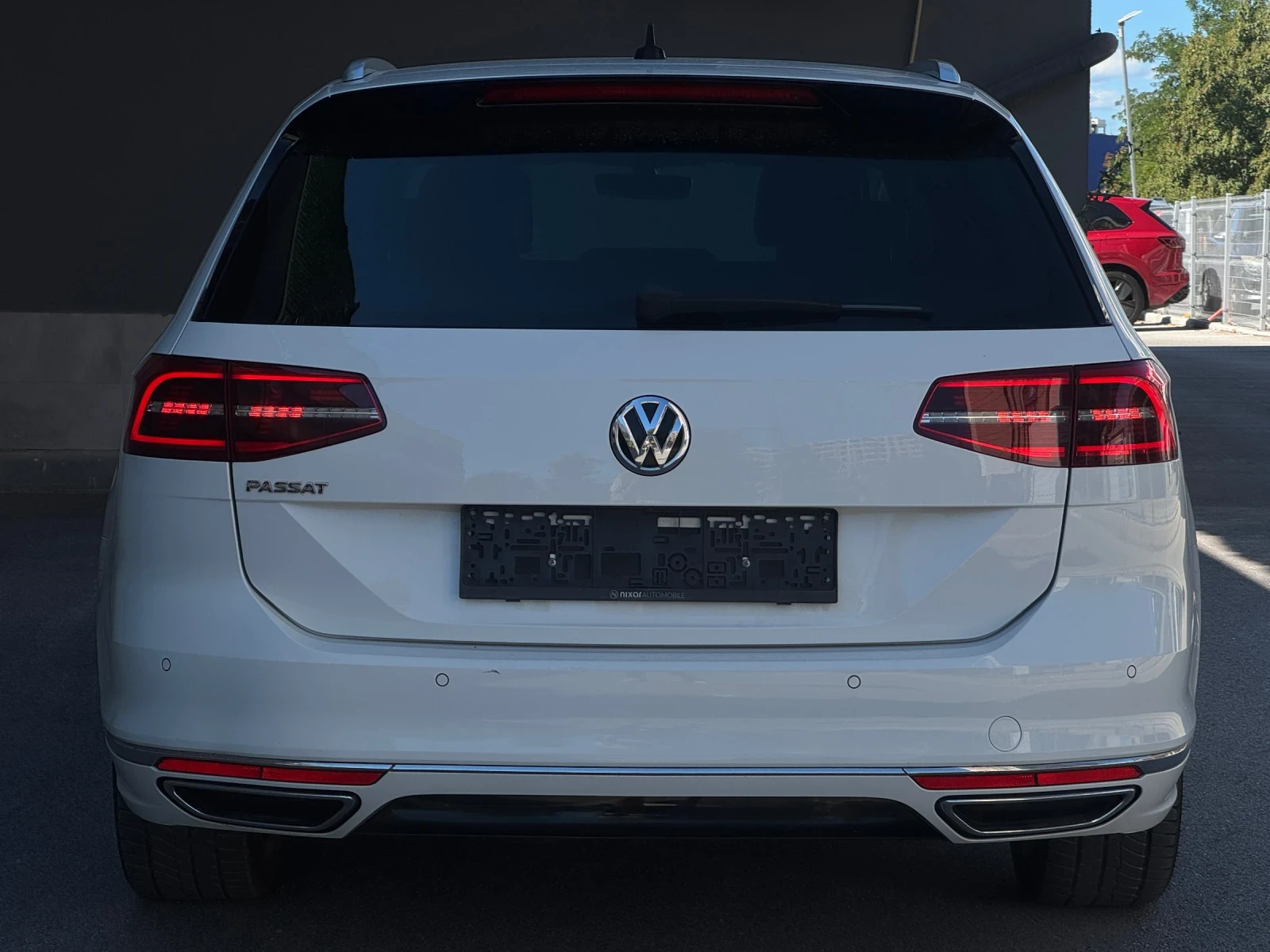 VW Passat R-LINE // FACELIFT// ВЪРНАТ ОТ ЛИЗИНГ - изображение 3