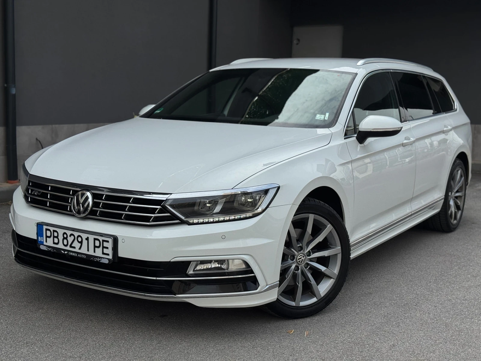 VW Passat 151 000km! R-LINE// ГАРАНЦИЯ// ВЪРНАТ ОТ ЛИЗИНГ// 