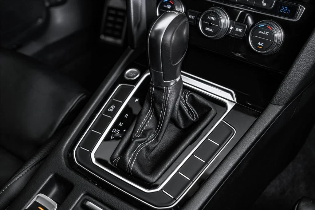 VW Passat R-LINE // FACELIFT// ВЪРНАТ ОТ ЛИЗИНГ - изображение 10
