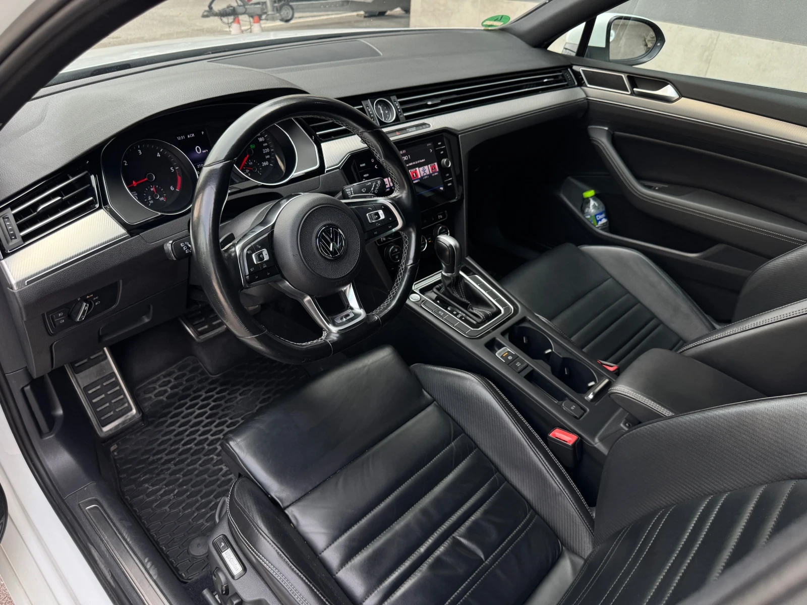 VW Passat R-LINE // FACELIFT// ВЪРНАТ ОТ ЛИЗИНГ// 148000км!! - изображение 5