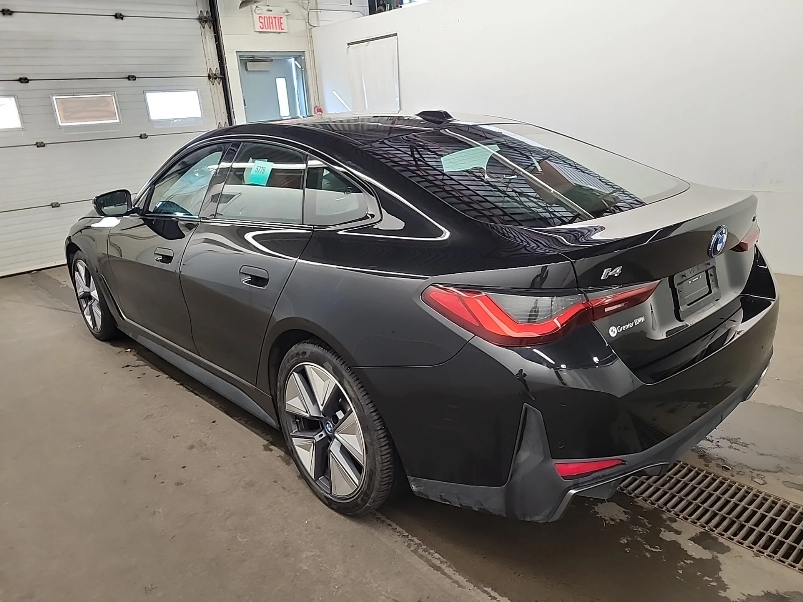 BMW i4 XDRIVE40 * * CARFAX * * АВТО КРЕДИТ * *  - изображение 4