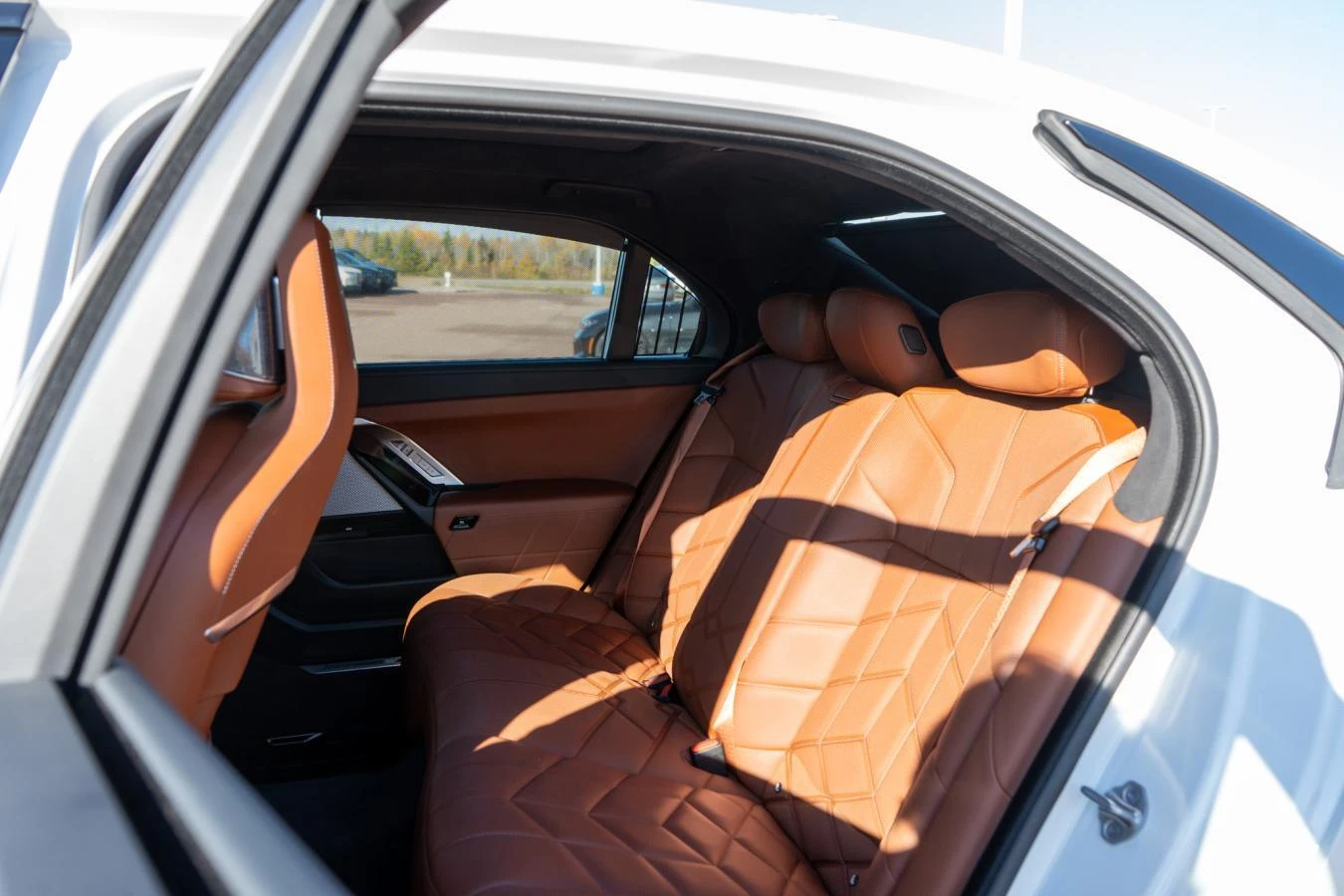 BMW 760 Swarovski* Mineral White Metallic | Mobile.bg   12