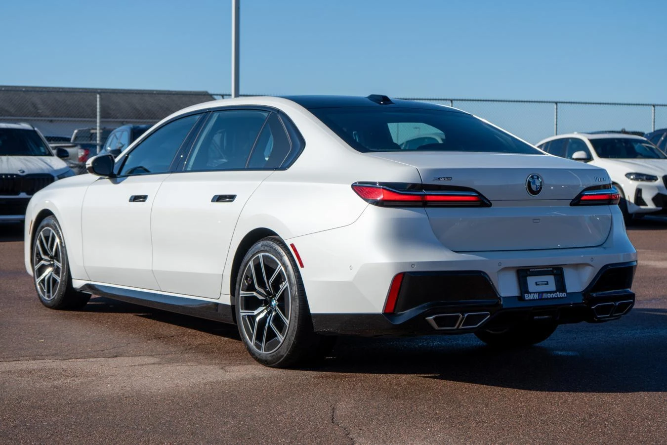 BMW 760 Swarovski* Mineral White Metallic - изображение 5