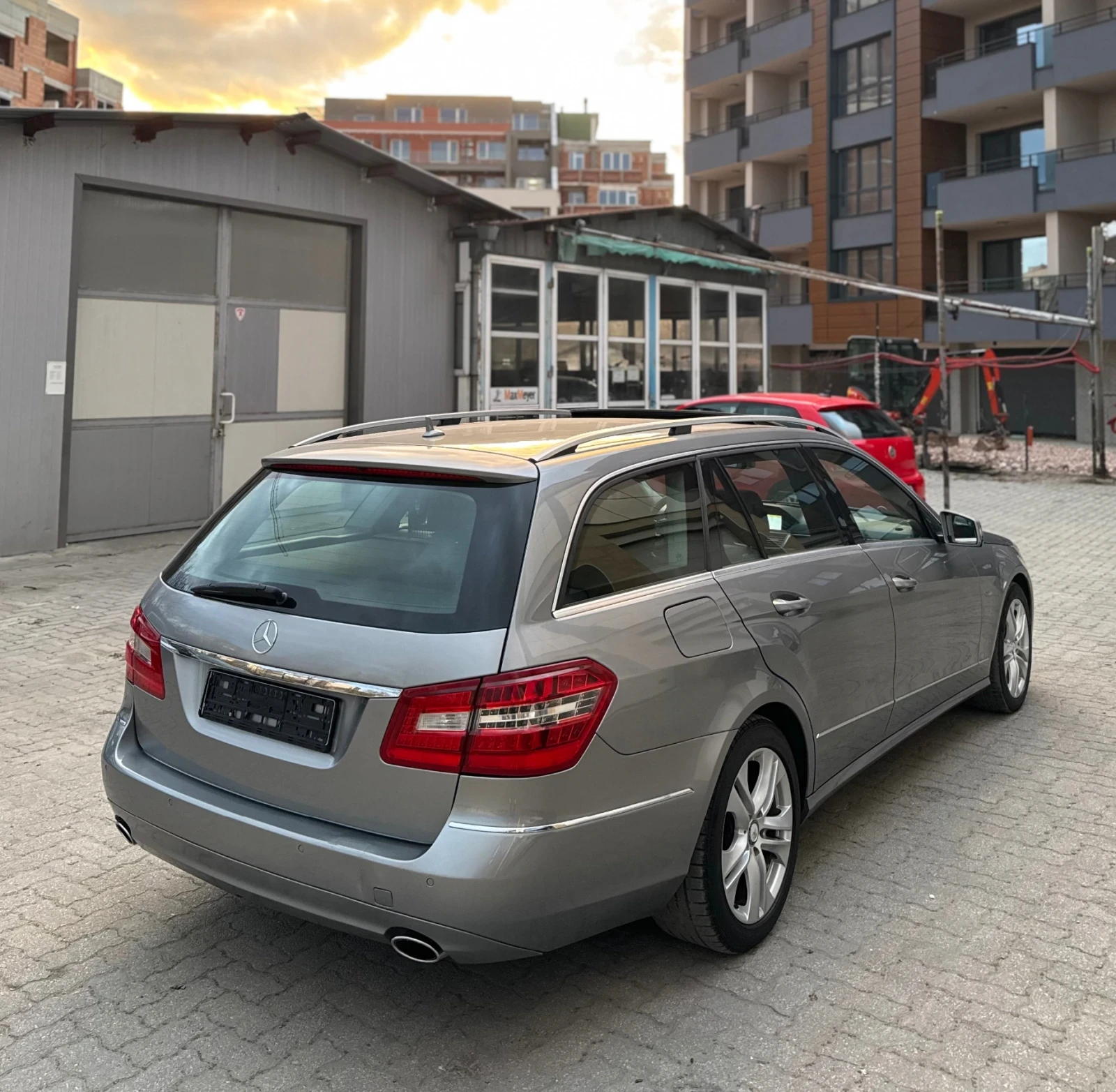 Mercedes-Benz E 350 CDI * AVANTGARDE * Bi-Xenon * Нави * Шибедах * , снимка 5 - Автомобили и джипове - 53040999