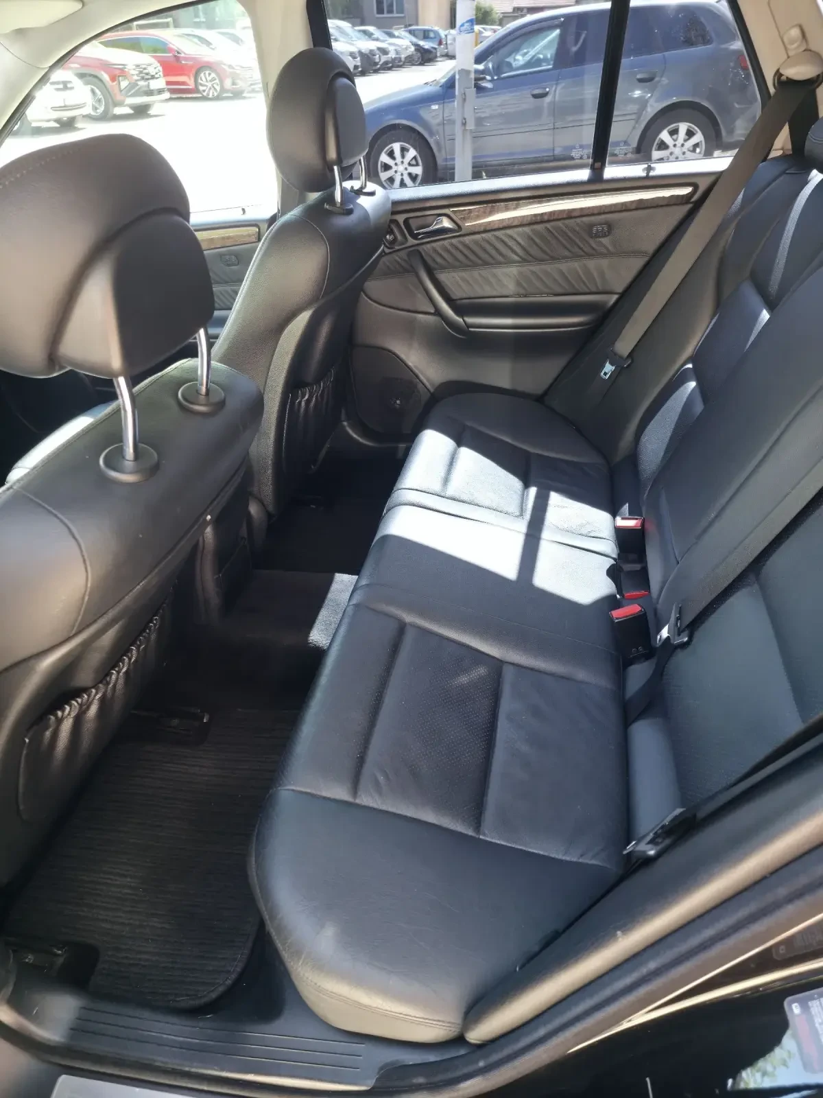 Mercedes-Benz C 320, снимка 13 - Автомобили и джипове - 54333123